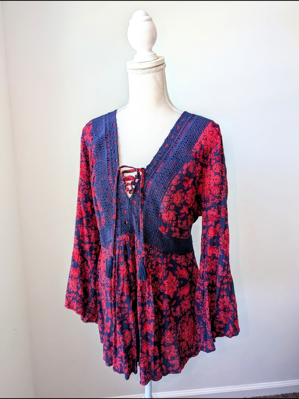 Torrid 0 / L / 12 Blue And Red Lace Floral Babydoll Blouse